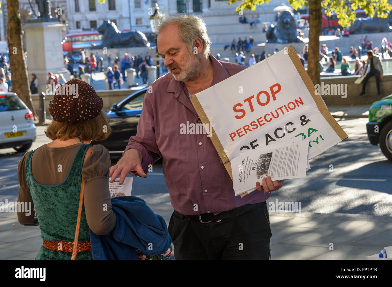 London, Großbritannien. Am 27. September 2018. Demonstranten in Südafrika Haus in Trafalgar Square die Freilassung von Rechtsanwalt Richard Spoor, am Montag, dem 24. September festgehalten, als Anwohner von der Polizei mit Tränengas und Brute Force, von der Teilnahme an einem sogenannten Öffentlichen Anhörung durch Südafrikas Minister für Bergbau Gwede Mantashe in Pläne zu meinen Titan in den Xolobeni Sands verhindert wurden. Credit: Peter Marschall/Alamy leben Nachrichten Stockfoto