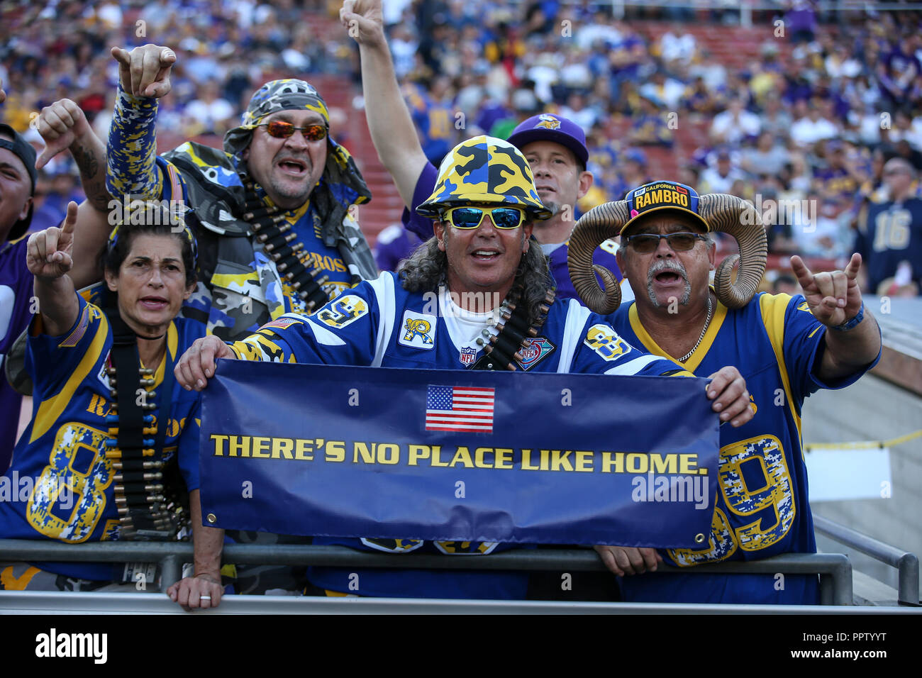 Los Angeles, CA, USA. 27 Sep, 2018. Rams Fans während der NFL Minnesota Vikings vs Los Angeles Rams im Los Angeles Memorial Coliseum Los Angeles, am 27. September 2018 Ca. Jevone Moore Quelle: CSM/Alamy leben Nachrichten Stockfoto