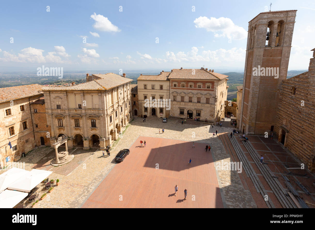 Montepulciano Ferienhaus Toskana Italien - die Piazza Grande von der Palazzo, Montepulciano mittelalterliche Stadt, Montepulciano, Toskana Italien Europa gesehen Stockfoto