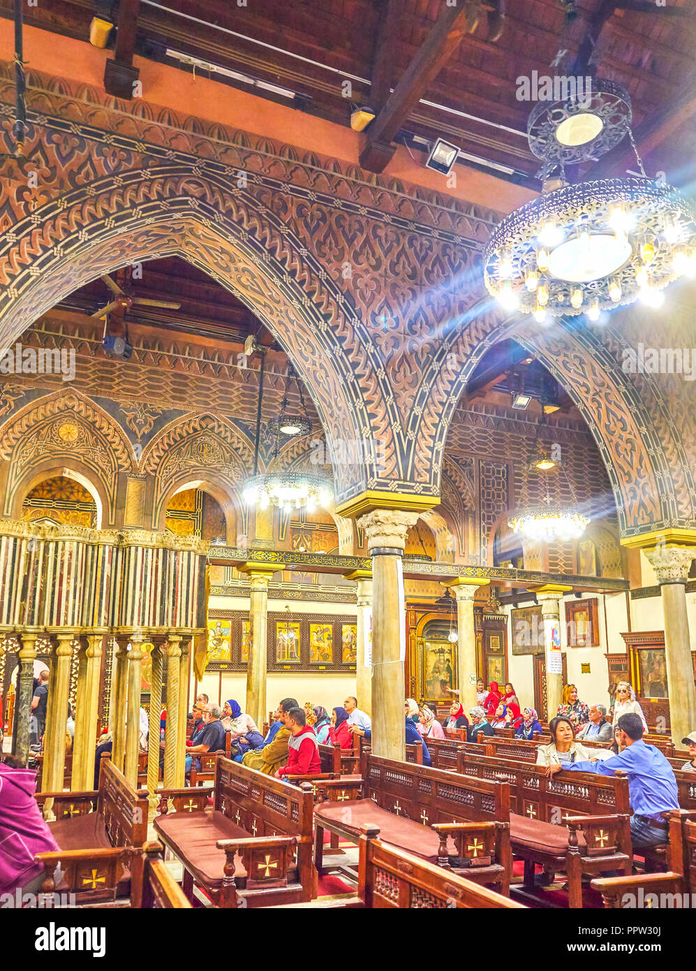 Kairo, Ägypten - Dezember 23, 2017: Die schöne Innenausstattung der Hängende Kirche ist eine Kombination aus dem antiken koptische und arabische Styles, am 2. Dezember Stockfoto