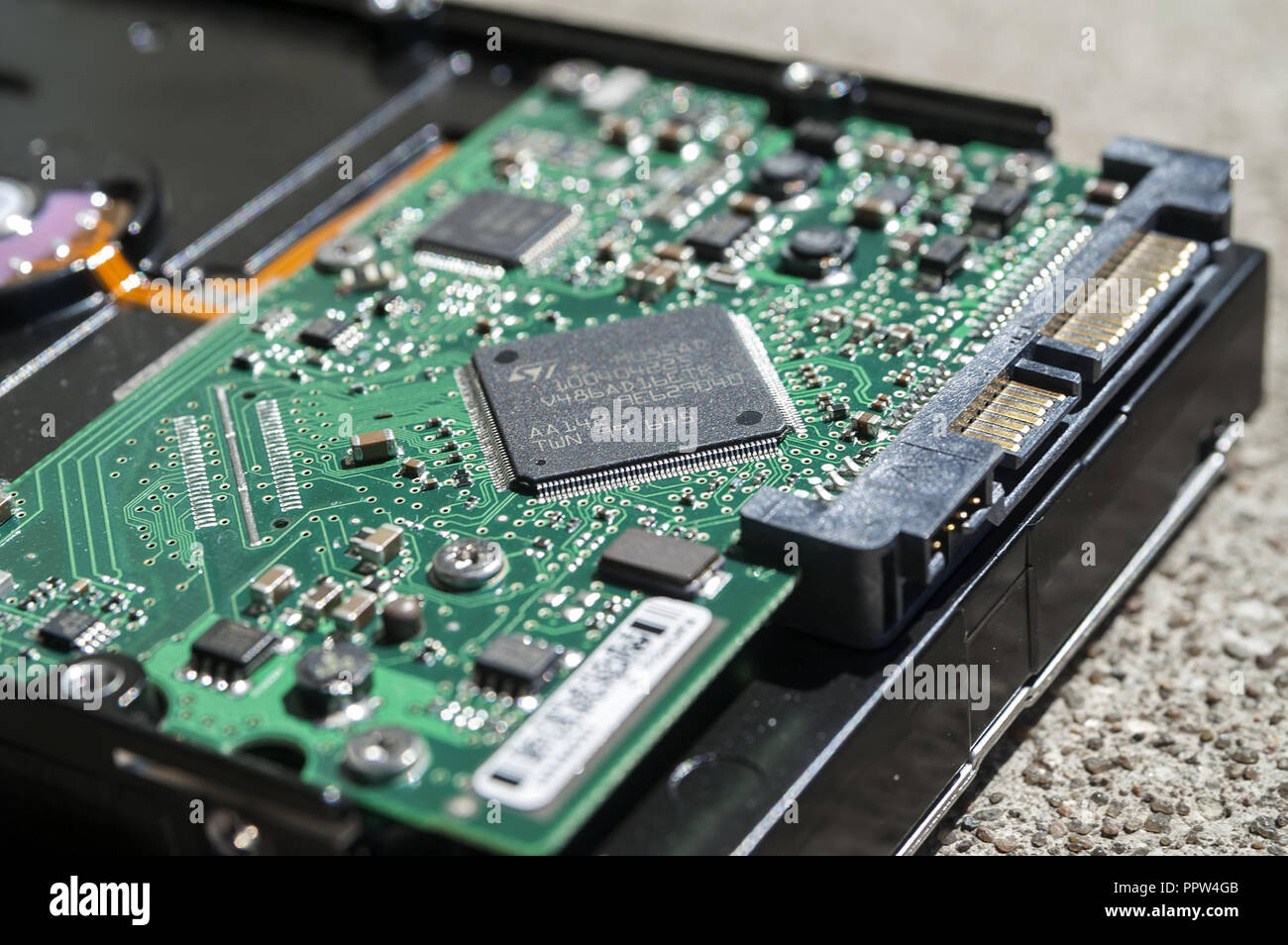 Das Innere der Festplatte. Elektronisches System. Platine. Wnętrze twardego dysku. Układ Elektroniczny. Płytka drukowana. Stockfoto