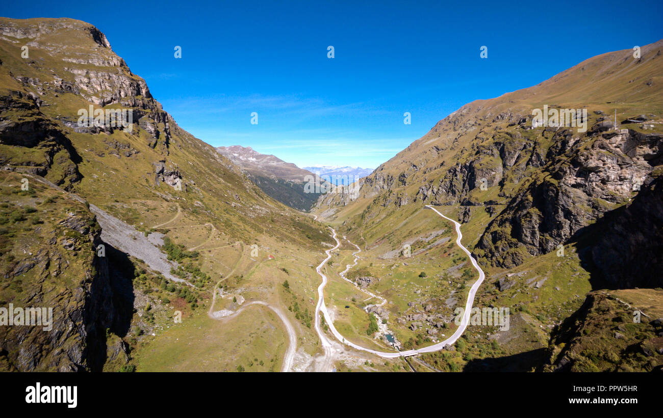 Wunderschöne Aussicht auf das Tal von Grimentz von den grossen Betonwand von Barrage de Moiry (Wallis, Schweiz) Stockfoto