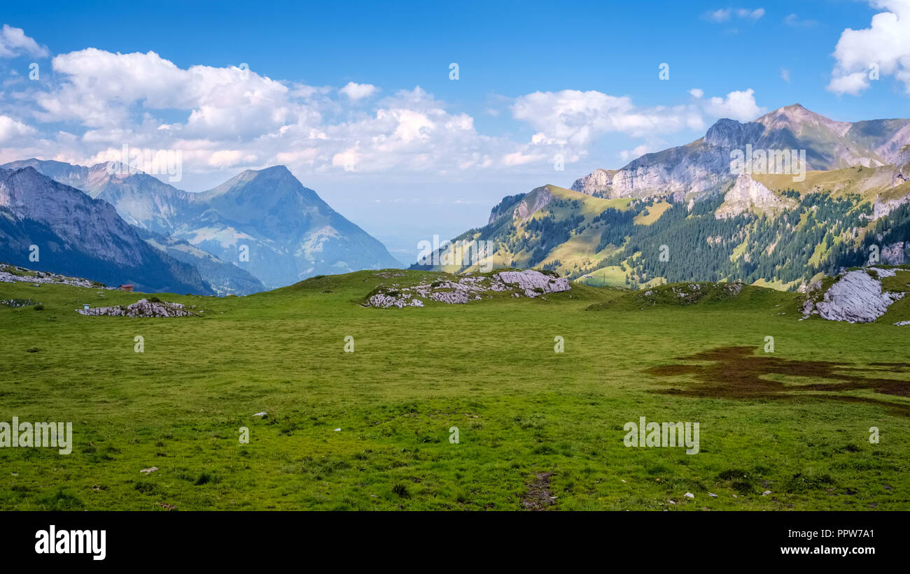 Spektakuläre Aussicht in Kiental während walkink ab Griesalp zu Obere Bundalp. Kiental ist ein Dorf und Tal in den Berner Alpen (Schweiz) Stockfoto
