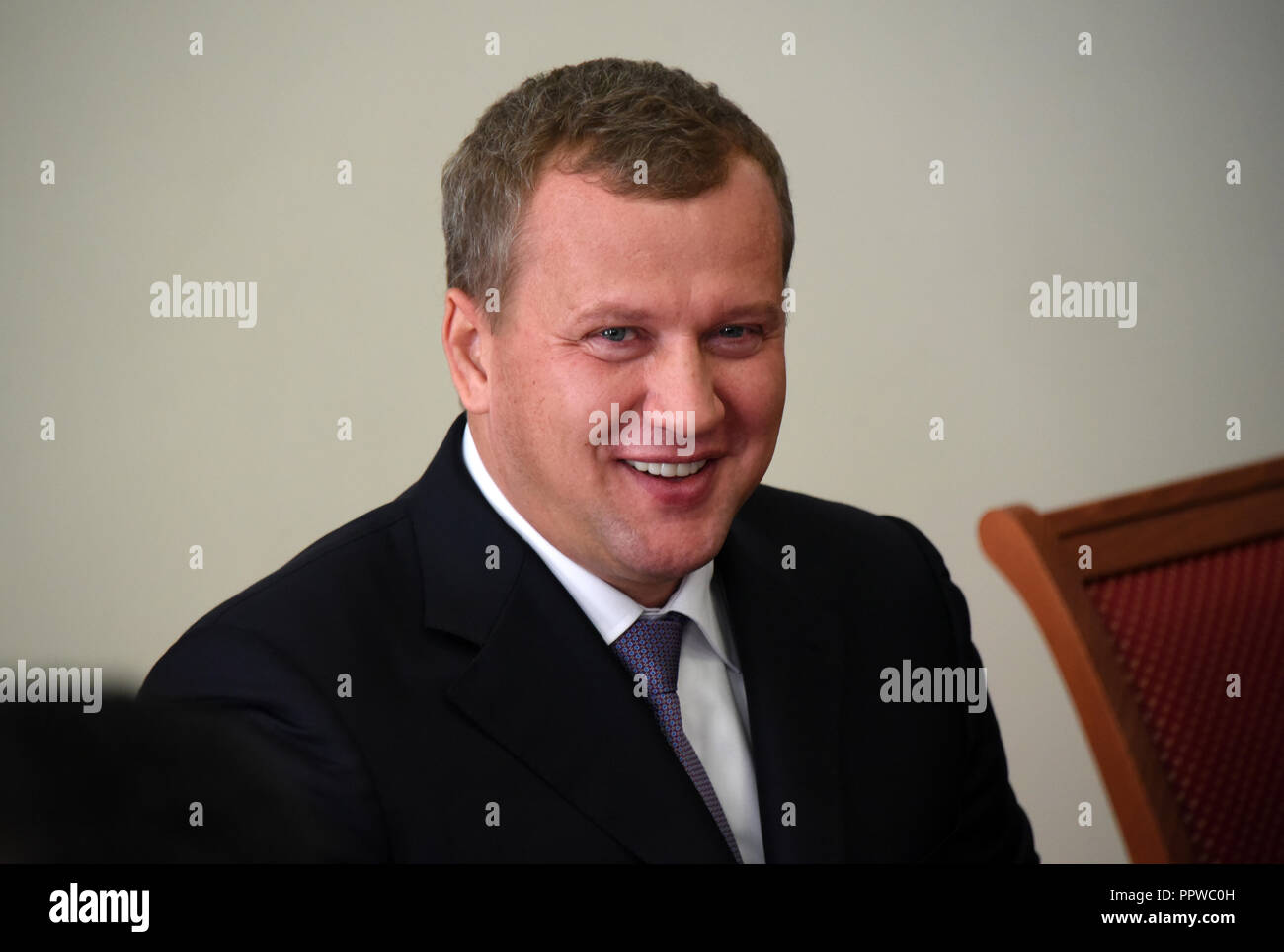 Der Gouverneur der Region Astrachan Sergey Morozov während seiner Präsentation vor der Regierung von Astrakhan Region. Russland. Stockfoto