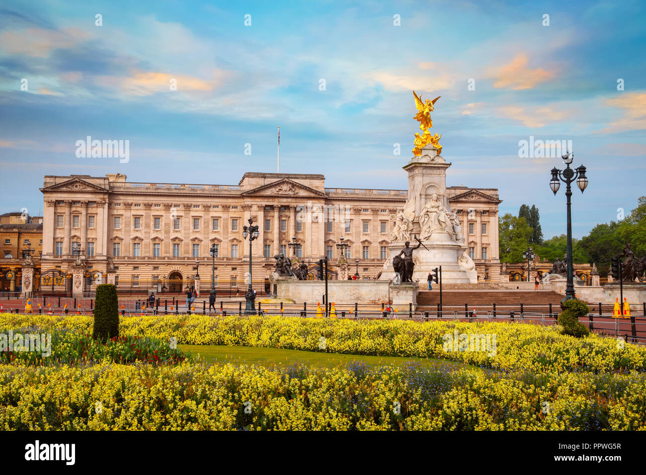 London, UK, 13. Mai 2018: Buckingham Palace ist das Londoner Residenz und Verwaltungssitz der Monarch des Vereinigten Königreichs, in t entfernt Stockfoto
