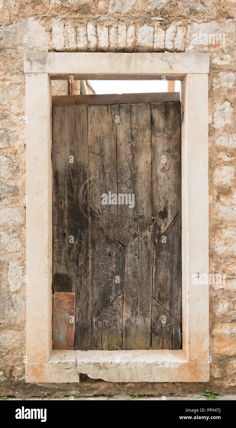 Alte, rustikale Tür Stockfoto