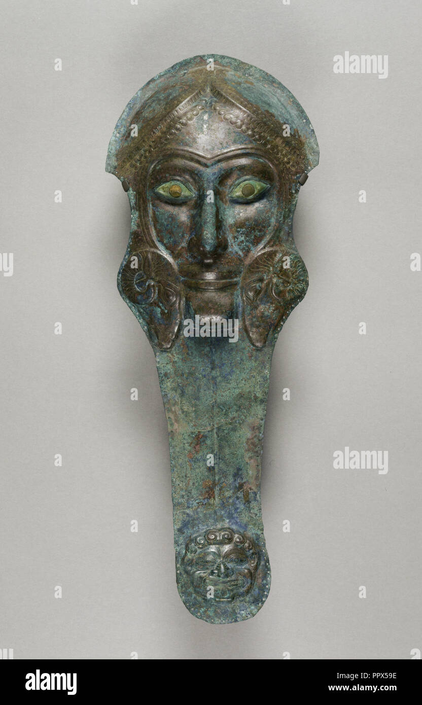 Pferd Rüstung; Süditalien; etwa 480 B.C; Bronze, Bernstein, Elfenbein, 45 x 17,2 cm, 17 11,16 x 6 3,4 in Stockfoto