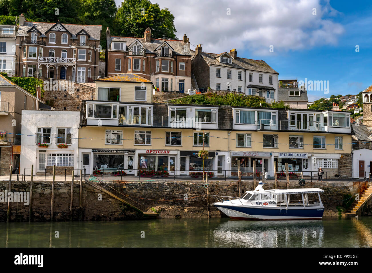 LOOE, Cornwall England UK Looe ein sehr beliebtes Fischereihafen ein  Ferienort voll von Hotels, Sehenswürdigkeiten und Restaurants  Stockfotografie - Alamy