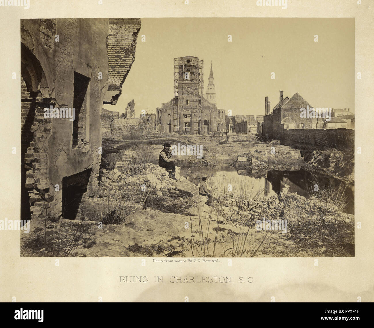 Ruinen in Charleston, South Carolina; George N. Barnard, American, 1819 - 1902, negativ über 1865; 1866; Eiklar silber Stockfoto
