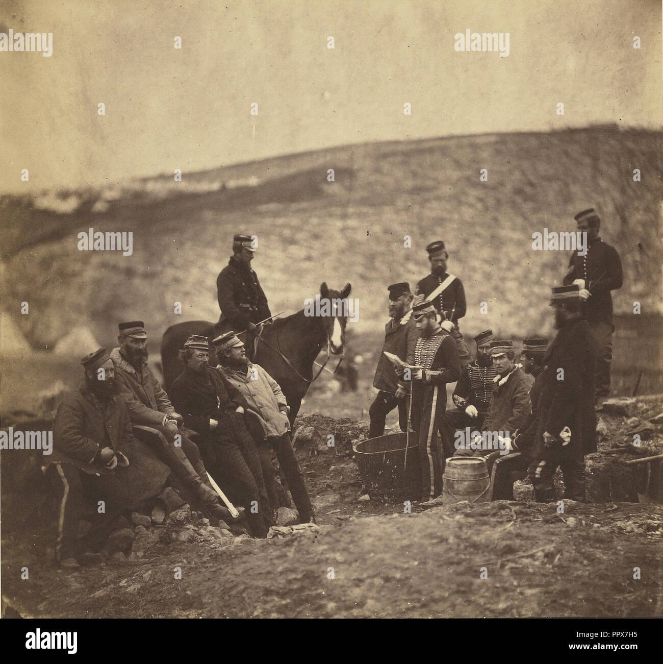 Offiziere und Soldaten des 8 Husaren; Roger Fenton, Englisch, 1819-1869, 1855; Eiklar silber Drucken Stockfoto