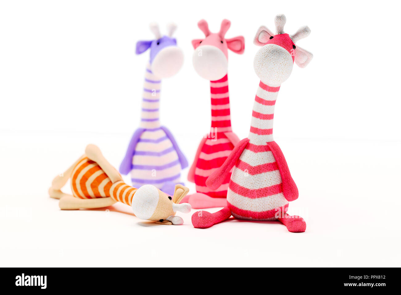 3d-Giraffe toy auf weißem Hintergrund Stockfoto