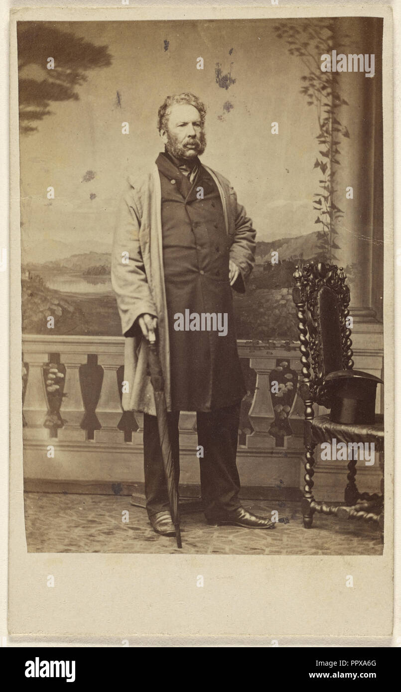 Bärtiger Mann, ein Regenschirm, stehend; John urie, Scottish, 1820-1910, Aktiv, Glasgow, Schottland, 1862-1865; Eiklar Stockfoto