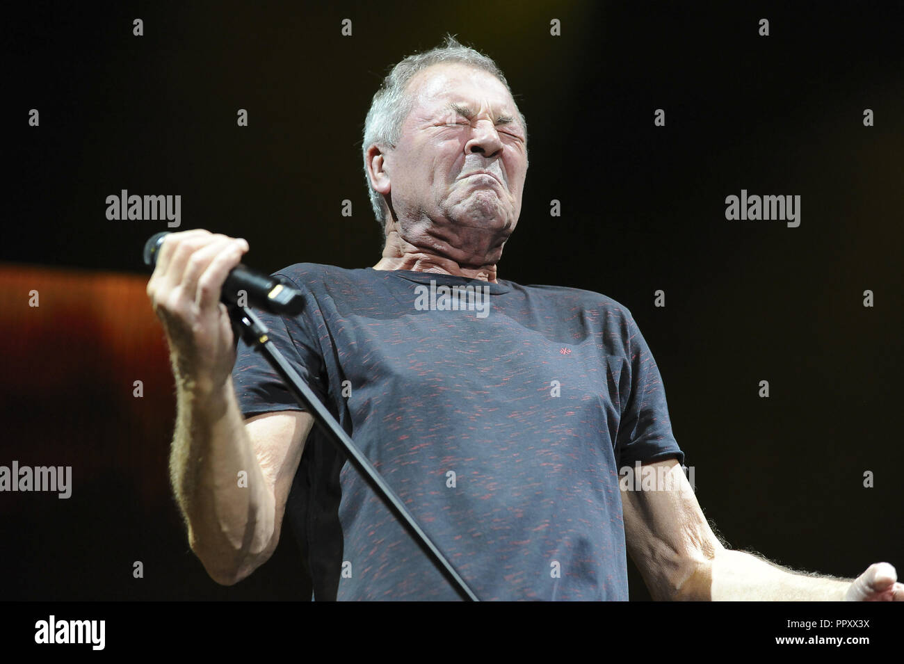 Irvine, Kalifornien, USA. 27 Sep, 2018. Ian Gillan mit Deep Purple an der Fivepoint Amp in Irvine Ca. am September 27th, 2018 zu einem in der Nähe von ausverkauft Menge. Credit: Dave Safley/ZUMA Draht/Alamy leben Nachrichten Stockfoto