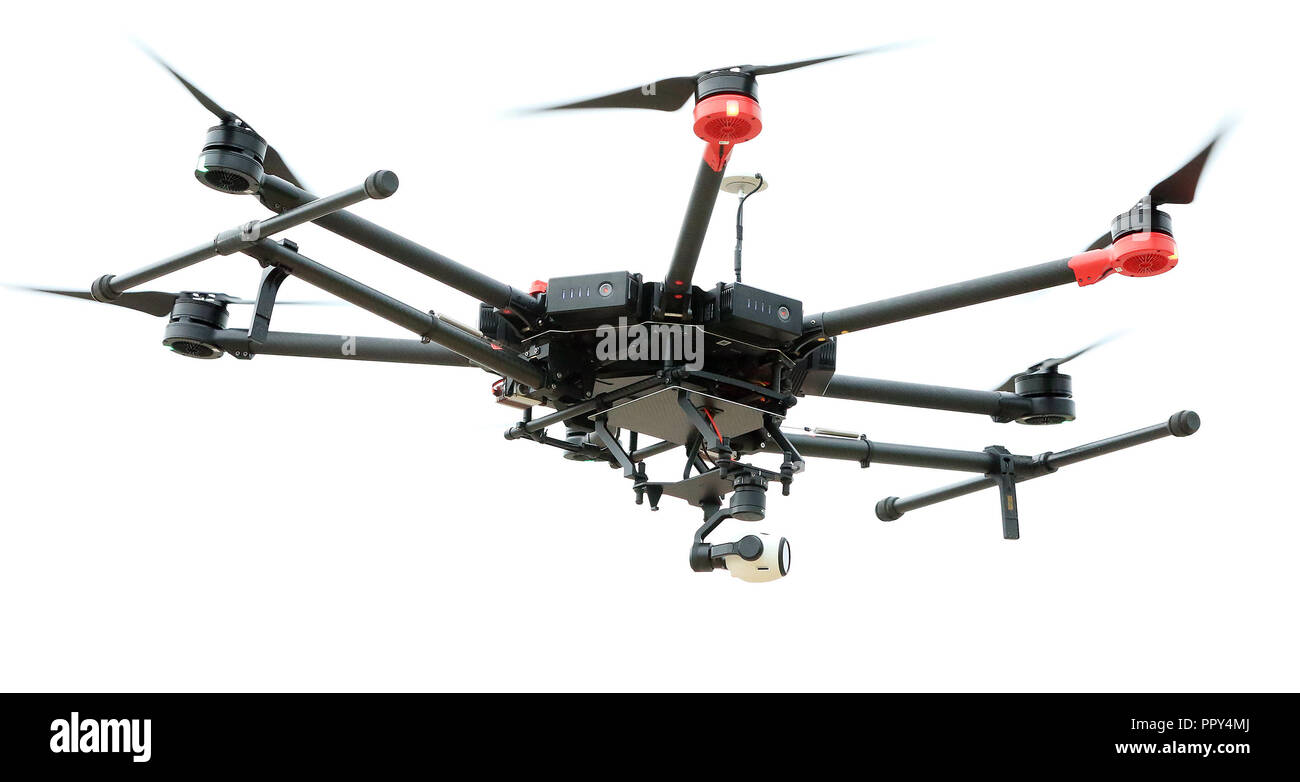 Iowa, USA. 31 Aug, 2018. NED'' (ein Akronym für Nachrichten acht Drone) erfordert zwei Operatoren. Eine einzelne Steuerelemente (fliegen) die Drohne die anderen betreibt das Kamerasystem. Entsprechend Doug Froehlich, eine kreative Dienstleistungen Producer bei WQAD", NED, zum Beispiel, ist sehr stabil, auch bei starkem Wind," sagte er. "Es ist wie ein Stativ in den Himmel. Credit: Viererkabel-Stadt setzt Zeit/ZUMA Draht/Alamy leben Nachrichten Stockfoto