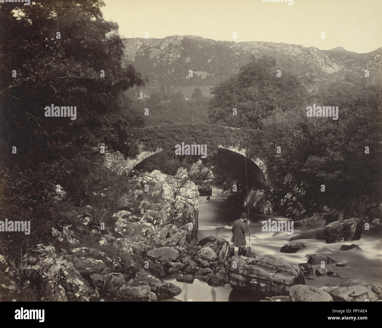Die lledr Brücke in der Nähe von Bettws y Coed; Henry White, britischer, 1819 - 1903, Bettws y Coed, Wales; 1856 - 1857; Eiklar silber Drucken Stockfoto