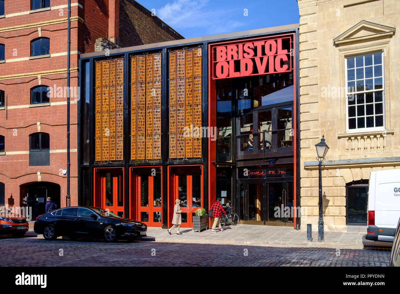 Um das Zentrum der Stadt Bristol England Großbritannien 2018 Sanierung der Bristol Old Vic Stockfoto
