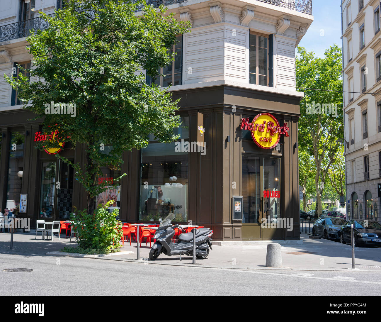 2. August 2018, Lyon Frankreich: Außenansicht der neuen Hard Rock Cafe in  Lyon Frankreich mit Logo Stockfotografie - Alamy