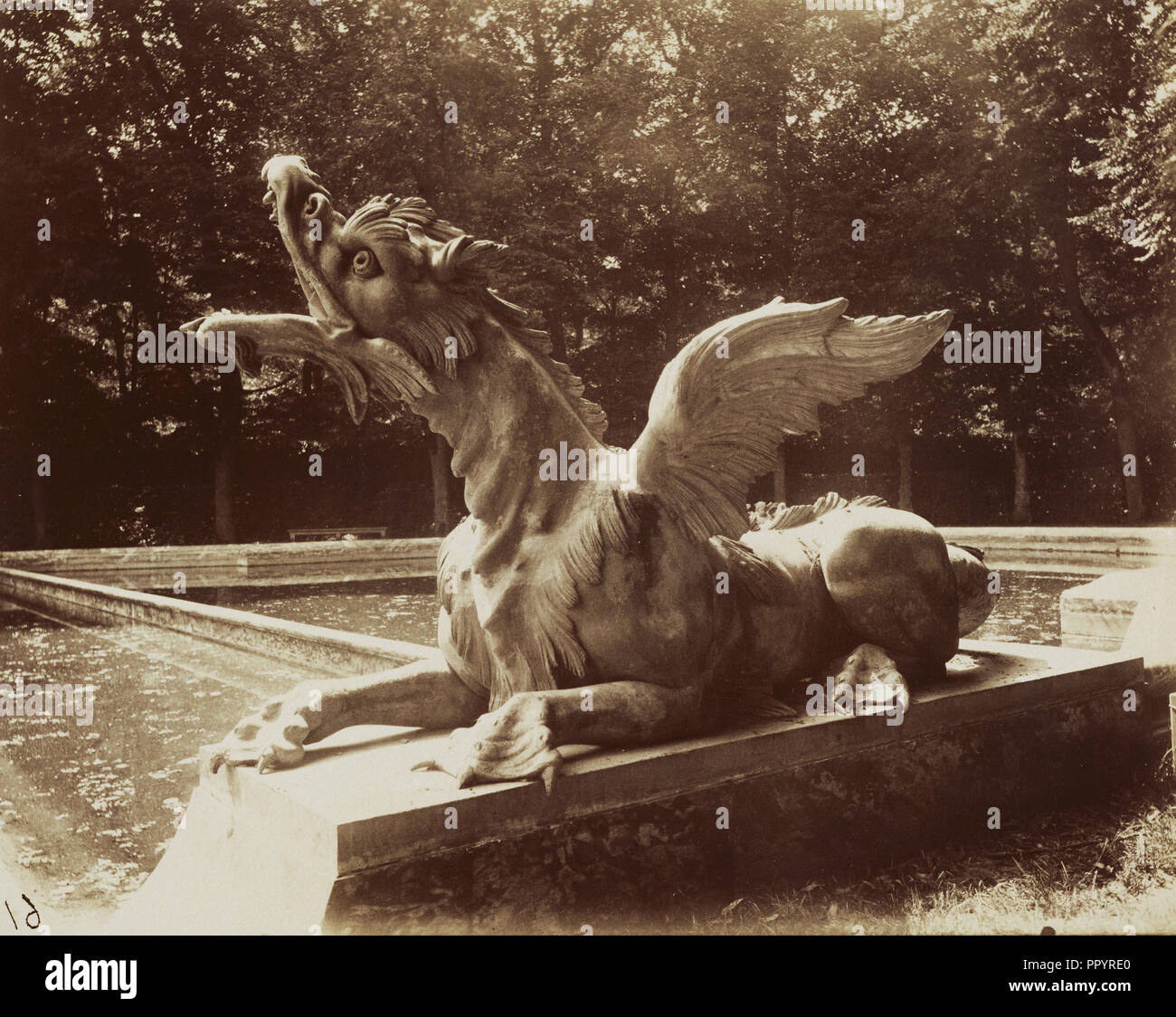 Drachen, Grand Trianon, Versailles; Eugène Atget, Französisch, 1857-1927, Versailles, Frankreich; 1901; Eiklar silber Drucken Stockfoto