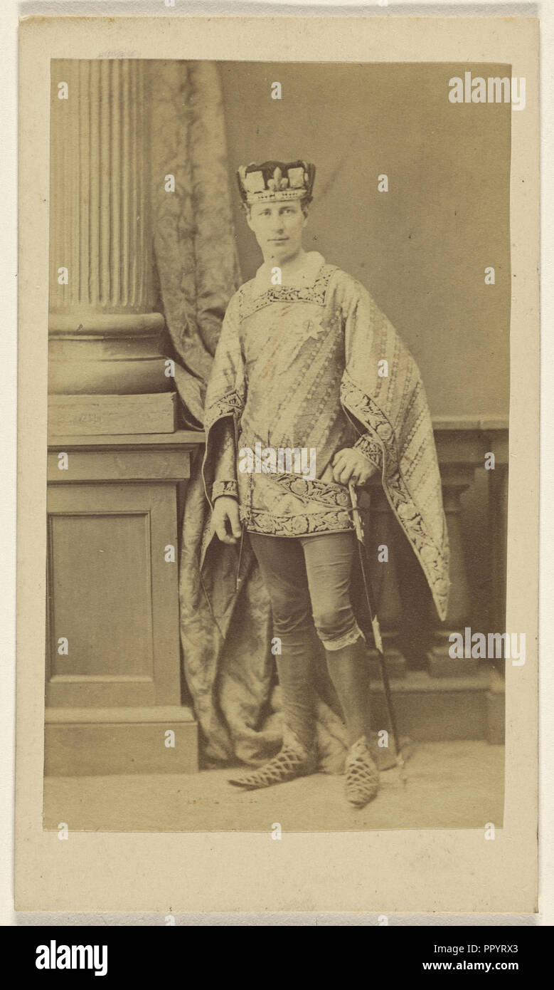 Mann im historischen Kostüm, stehend; F. Schwarzschild, Britischen, aktive Kalkutta, Indien 1860S, 1860s; Eiklar silber Drucken Stockfoto