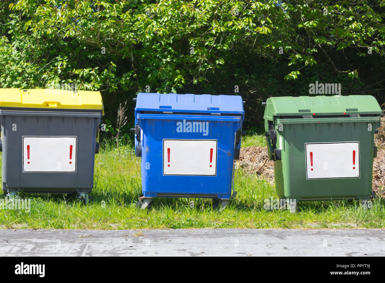 Industrielle Abfallbehalter Mullcontainer Fur Kommunale Und Private Abfalle Stockfotografie Alamy