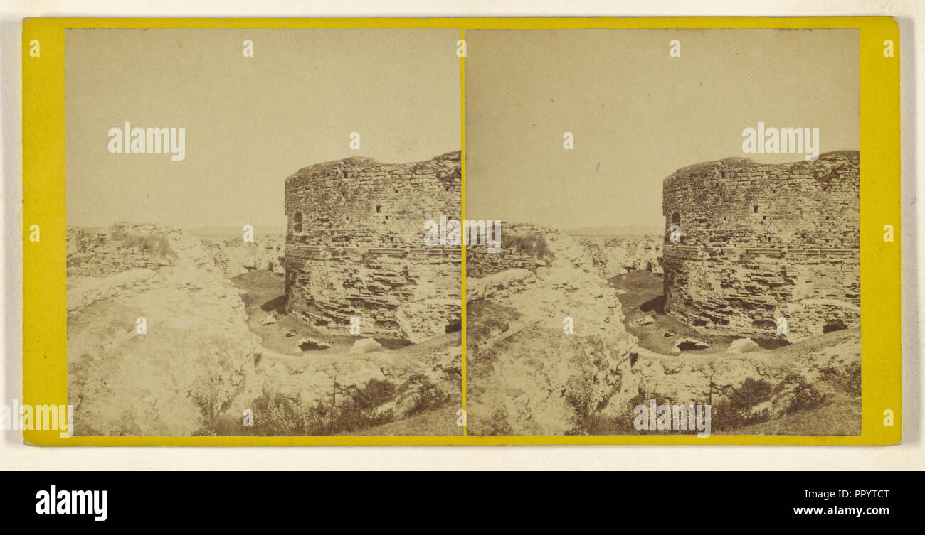 Winchelsea oder Camber Castle - Innenraum mit Halten; L.T. Kingsmill, Brite, active 1860s, 1860s; Eiklar silber Drucken Stockfoto