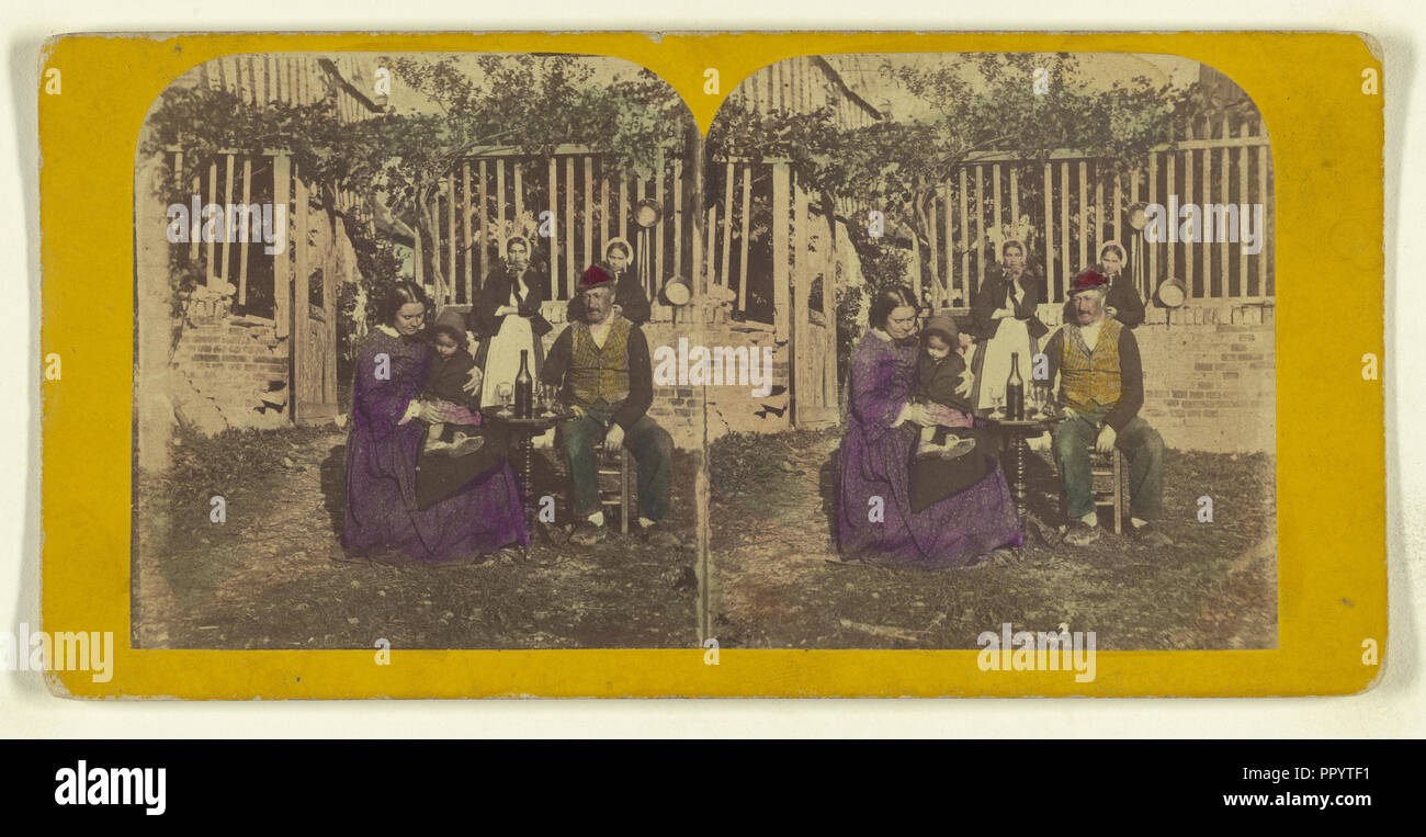 Genre Szene: Familie sitzt außerhalb aorund einen Tisch mit Gläsern und einer Flasche Wein; London Stereoscopic Company, aktiv 1854 Stockfoto