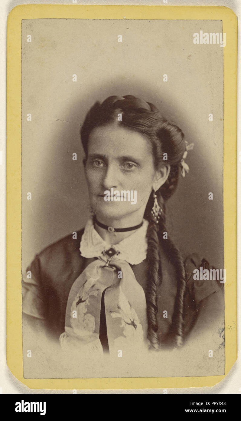 Frau mit zwei langen Locken, in Vignette Stil gedruckt; E.J. Potter, Amerikanische, Aktiv, 1870-1890, 1870-1875; Eiklar silber Stockfoto