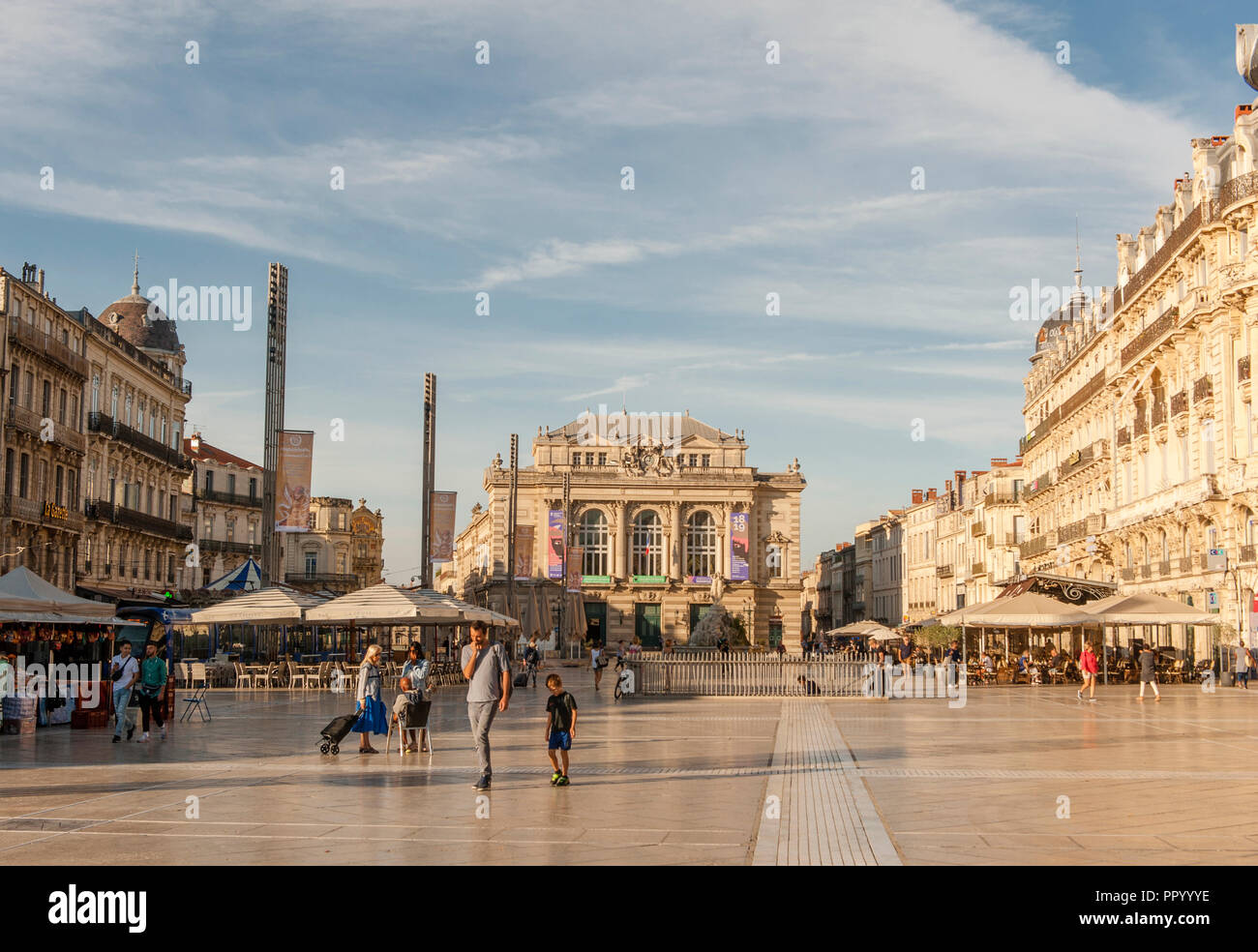 Die Place de la Comédie ist der traditionelle Treffpunkt von Montpellier, Südfrankreich. Stockfoto