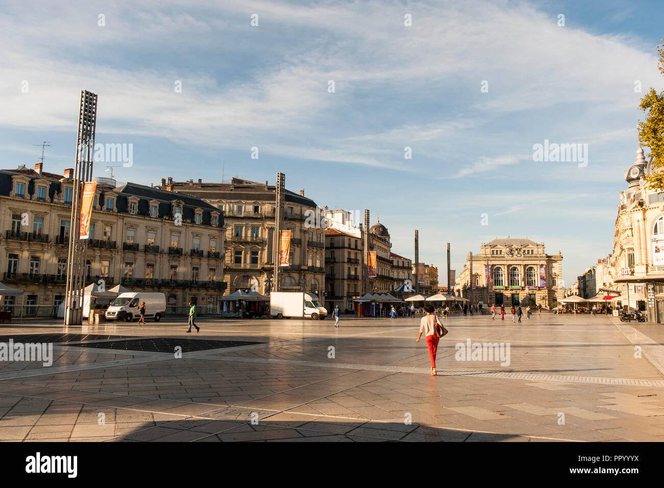 Die Place de la Comédie ist der traditionelle Treffpunkt von Montpellier, Südfrankreich. Stockfoto