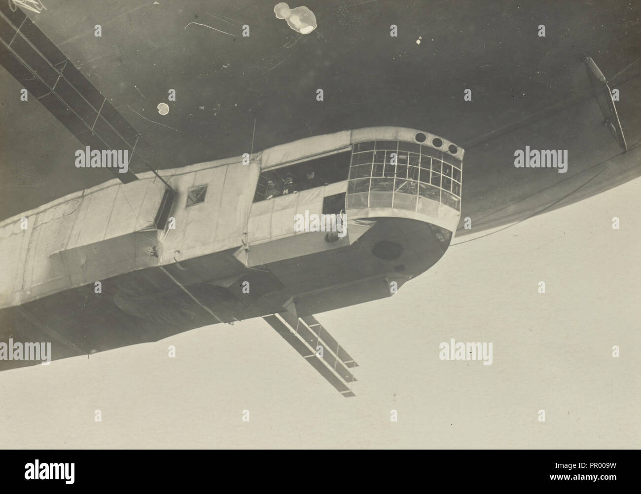 Ansicht der Blimp Gondel; Fédèle Albert, Italienisch, 1895 - 1930, Italien; 1914 - 1929; gelatin silver Print; 11,5 x 16,2 cm Stockfoto