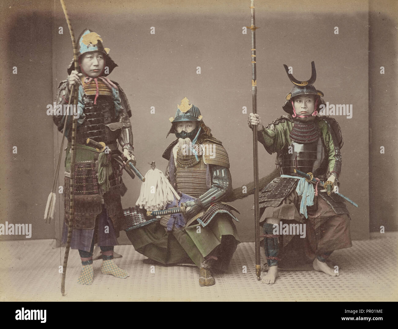 Samurai in Rüstung; Kusakabe Kimbei, Japanisch, 1841 - 1934 , 1880 - 1912, Japan; 1870s - 1890s; Hand - farbige Stockfoto