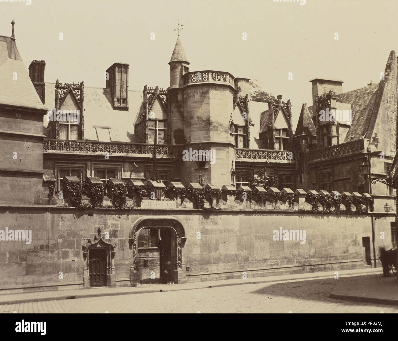 Hôtel de Cluny, Nr. 51, Édouard Baldus, Französisch, geboren in Deutschland, 1813-1889, Paris, Frankreich; 1860; Eiklar silber Drucken Stockfoto