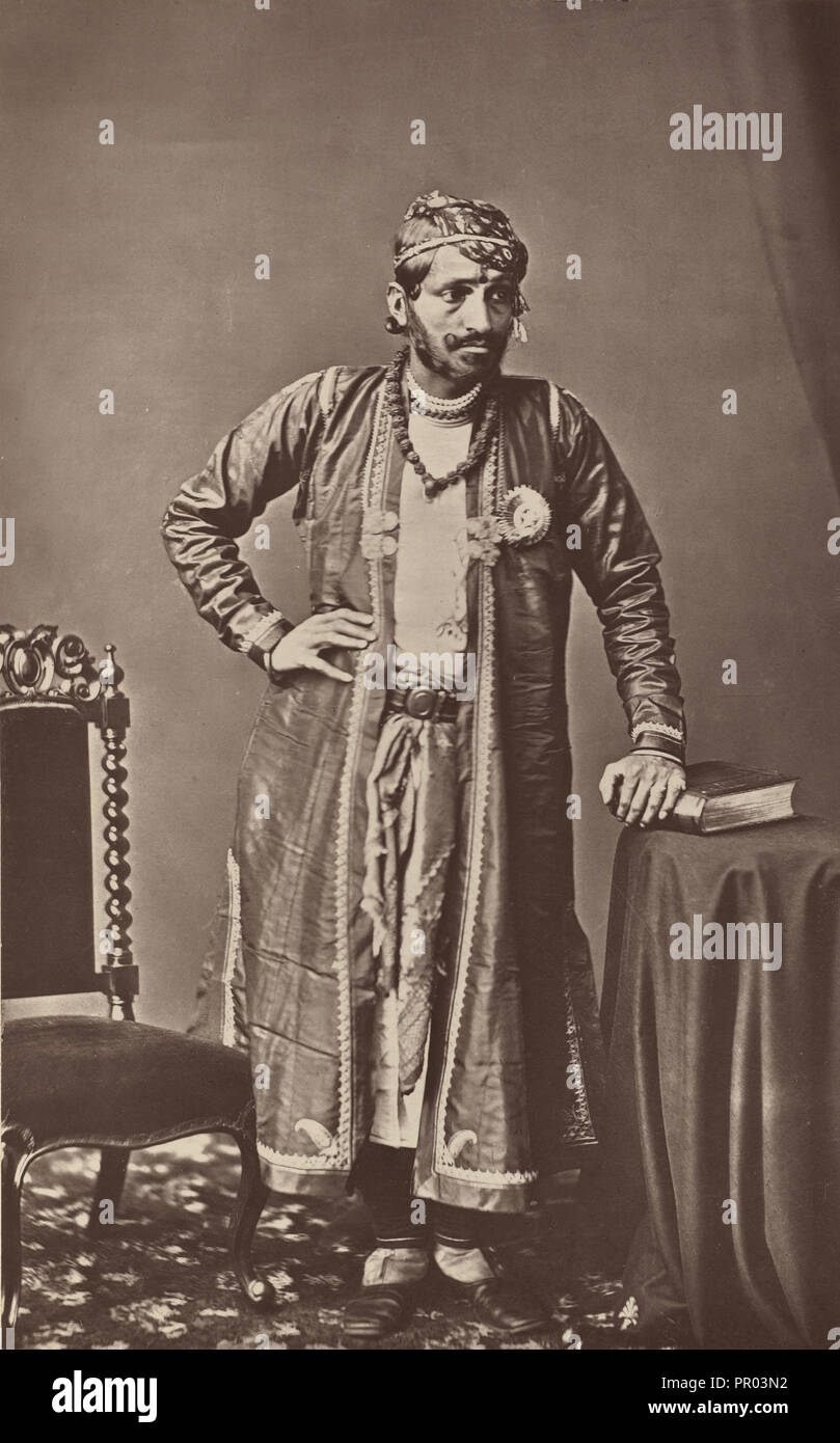 S.h. Der Maharaja von Jaipur, G. C. S. ICH; Bourne & Shepherd, Englisch, gegründet 1863, London, England; 1877; Woodburytype Stockfoto