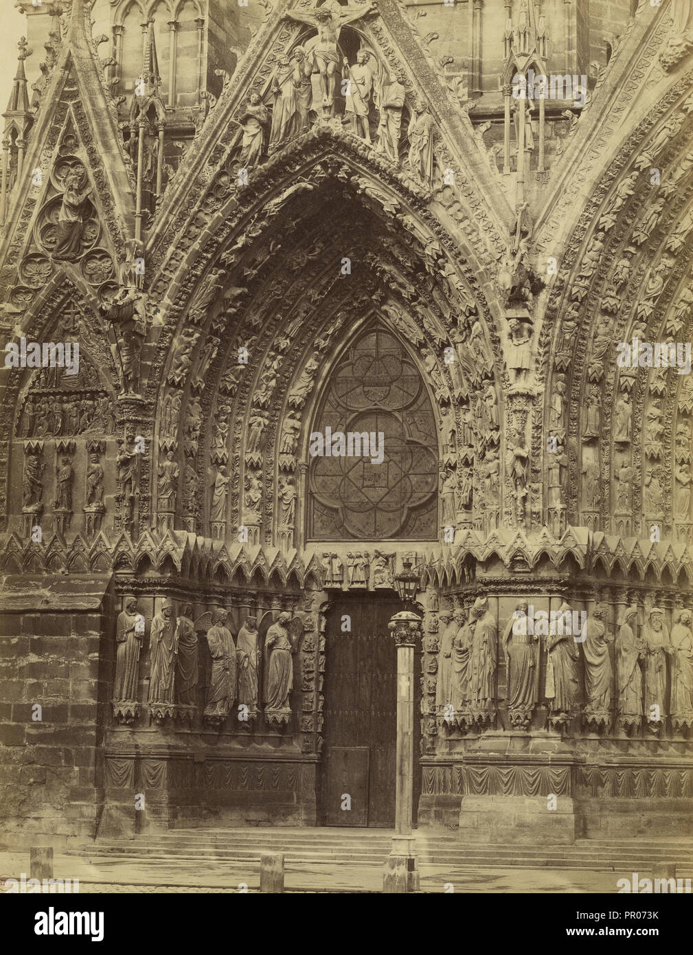 Portikus, Reims Kathedrale; Bisson Frères, Französisch, aktiv 1840 - 1864, Reims, Frankreich; 1854 - 1864; Eiklar silber Drucken Stockfoto