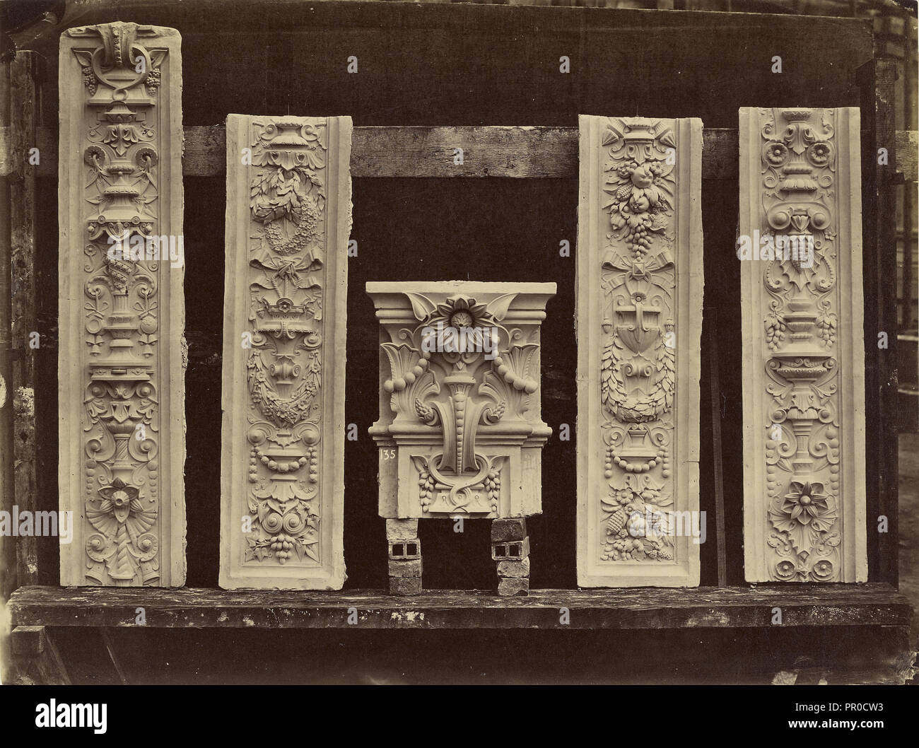 Pilastres du Grand Foyer. Arabesken et Chapiteau; Louis-Émile Durandelle, Französisch, 1839 - 1917, Paris, Frankreich; um 1875 Stockfoto