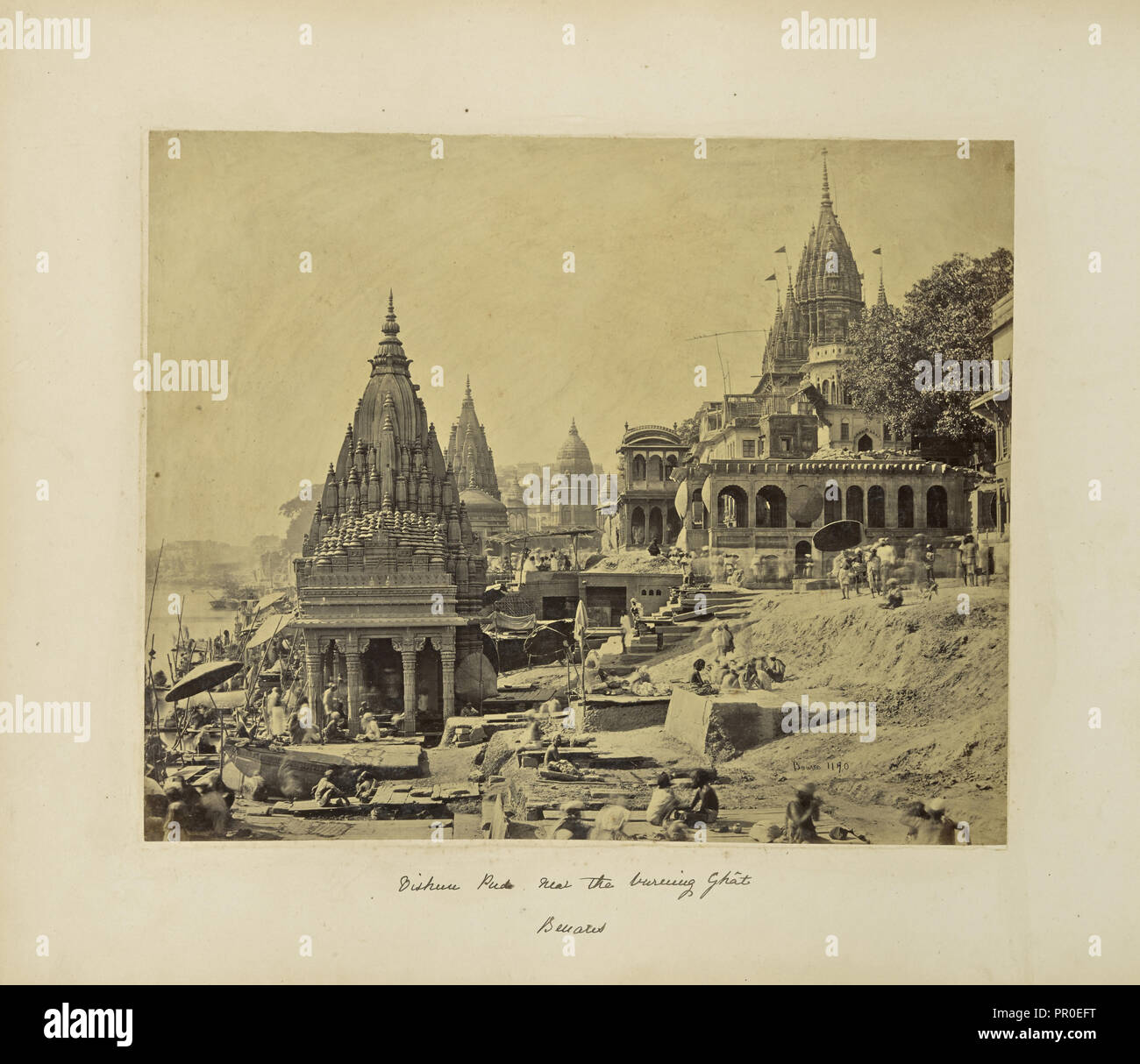 Benares; Vishnu Pud und andere Tempel in der Nähe des brennenden Ghat; Samuel Bourne, Englisch, 1834-1912, Benares, Uttar Pradesh, Indien Stockfoto