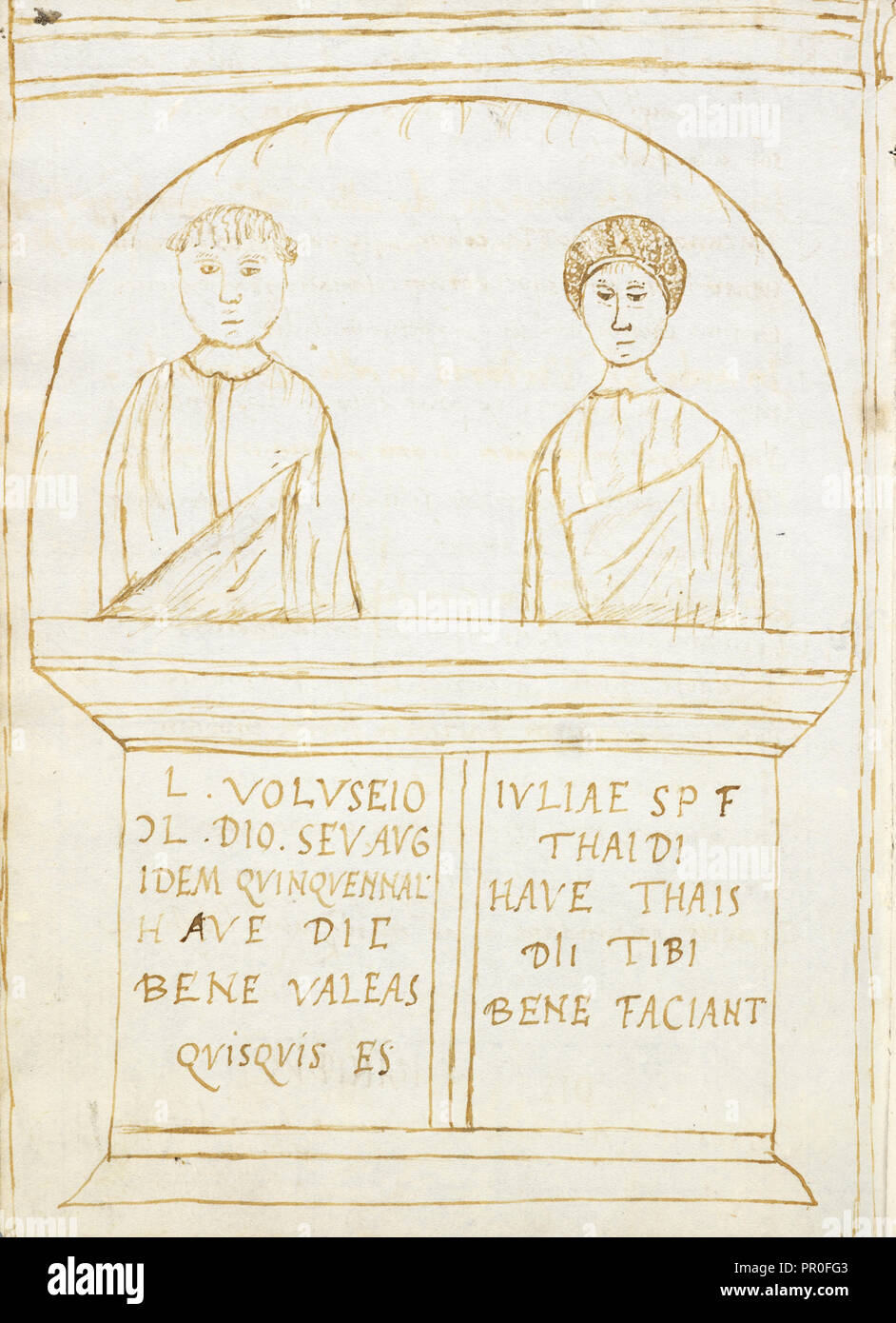 Roman funerary cippus mit Porträtbüsten des verstorbenen Paar und eine Inschrift in Latein, Epitaphiorum liber, Giovio Stockfoto