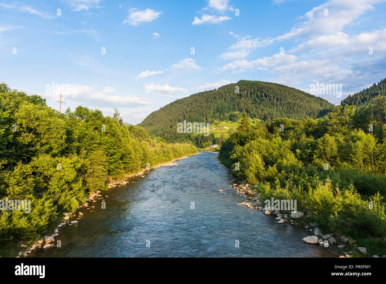 Pueblo Fluss, Verkhoyna, Karpaten, der westlichen Ukraine, Europa Stockfoto