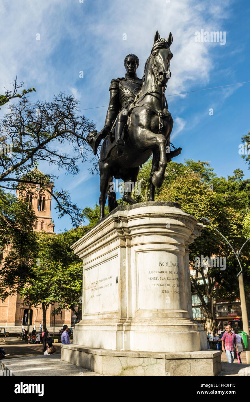 Eine Statue von Simon Bolivar, im Parque Bolivar, Medellin, Kolumbien, Südamerika Stockfoto