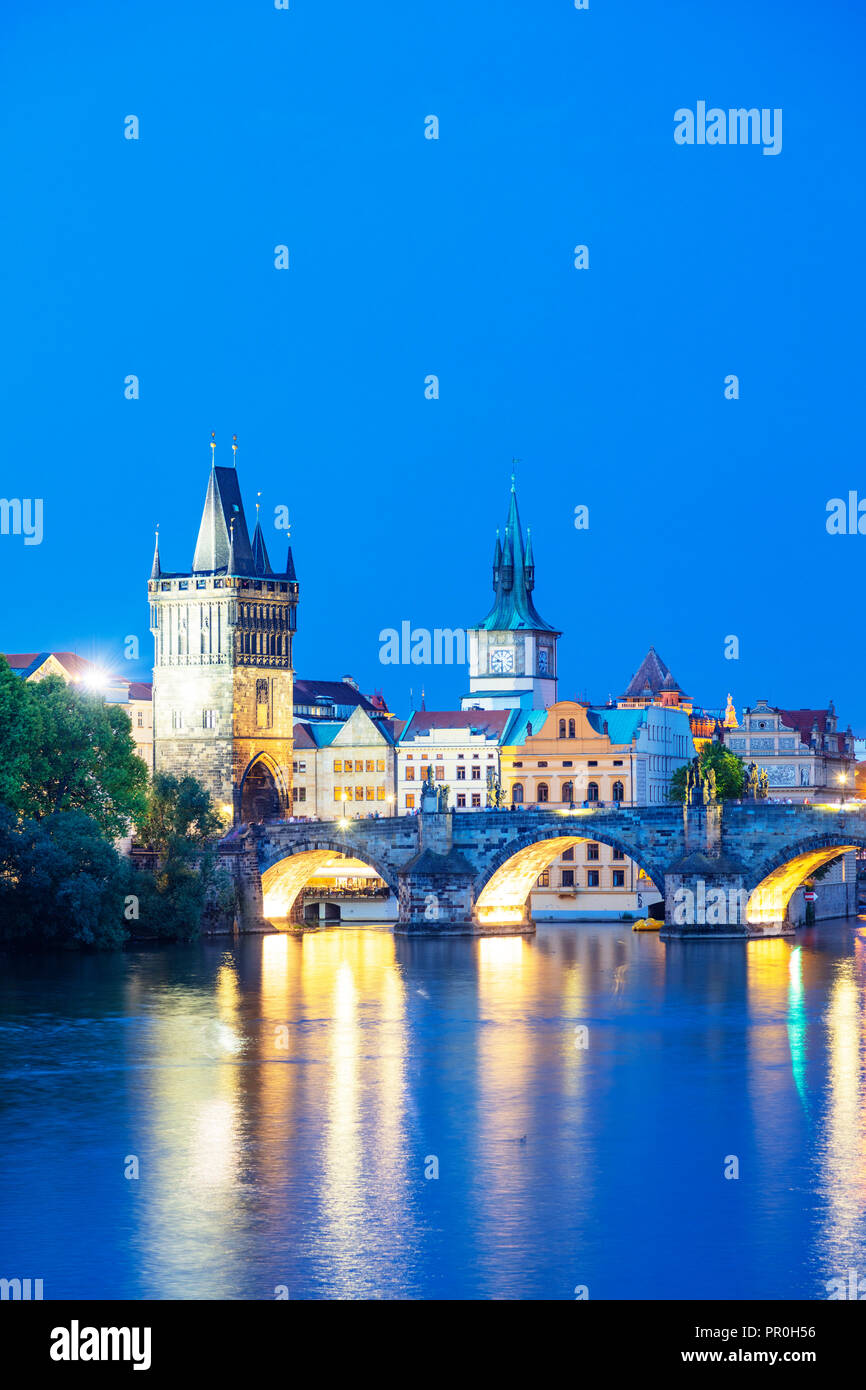 Die Karlsbrücke über die Moldau, Prag, UNESCO-Weltkulturerbe, Böhmen, Tschechische Republik, Europa Stockfoto