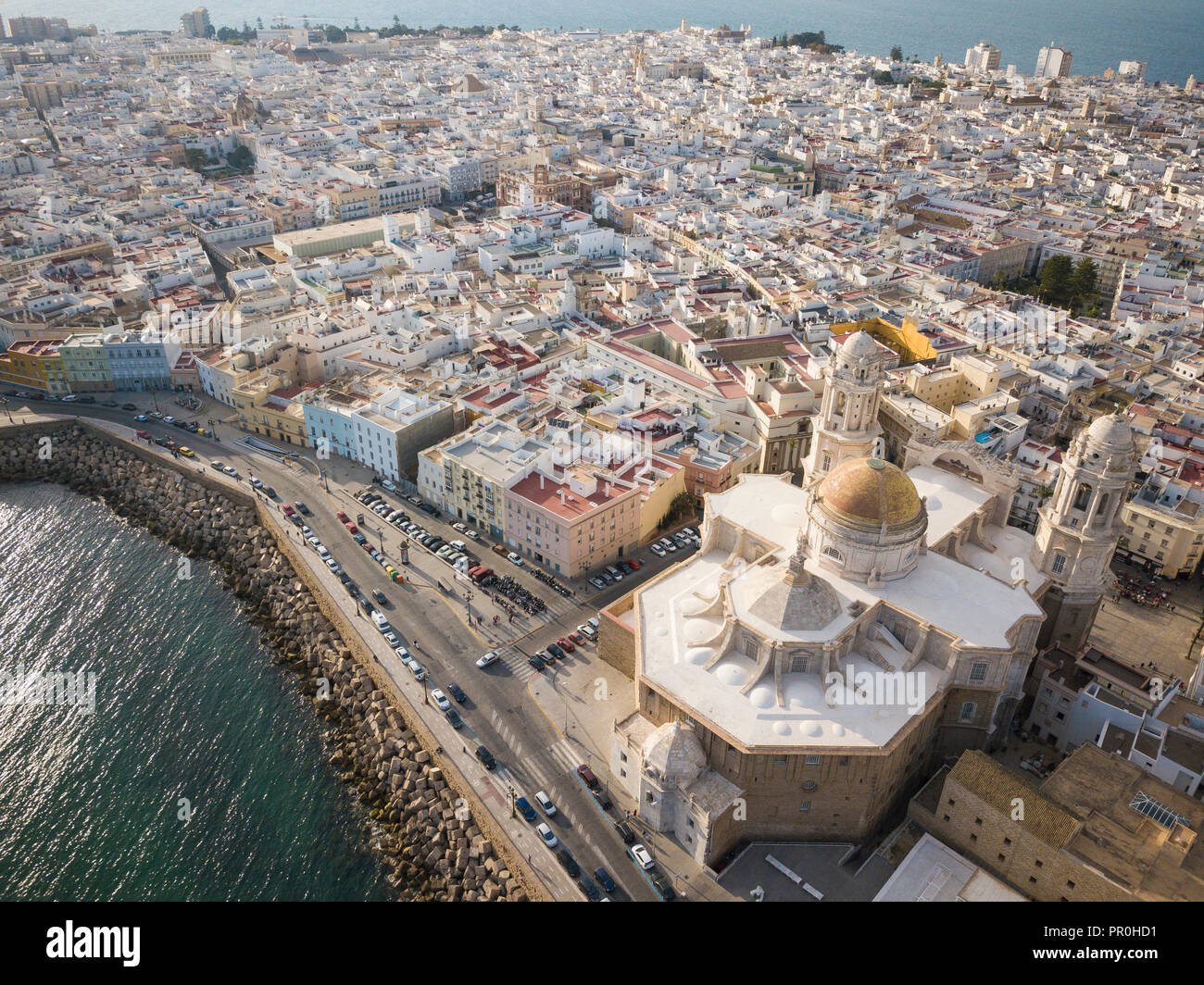 Luftaufnahme von Cadiz, Kathedrale, von Drone, Cadiz, Andalusien, Spanien, Europa Stockfoto