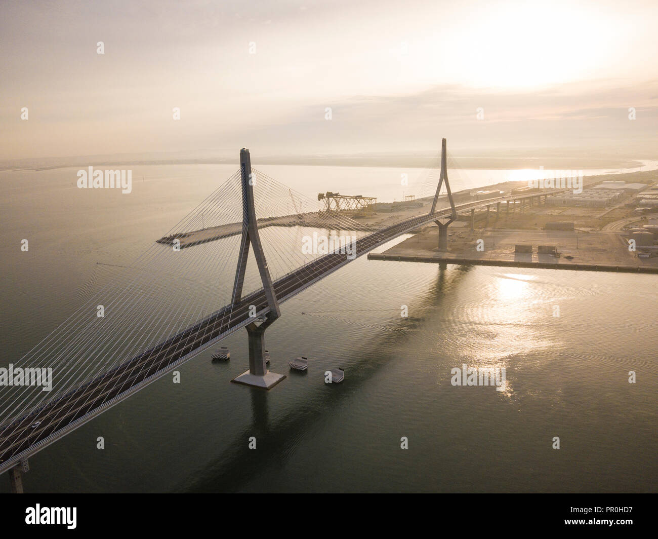 Die Verfassung von 1812 Brücke in der Morgendämmerung von Drone, Cadiz, Andalusien, Spanien, Europa Stockfoto