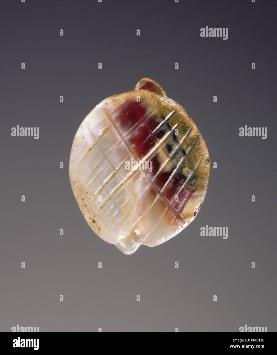 Prägestempel, Kreta, Griechenland; etwa 1850 v. Chr. - 1700 B.C; Chalcedon; 0,5 × 1 × 1,1 cm, 3,16 × 3,8 × 7,16 in Stockfoto