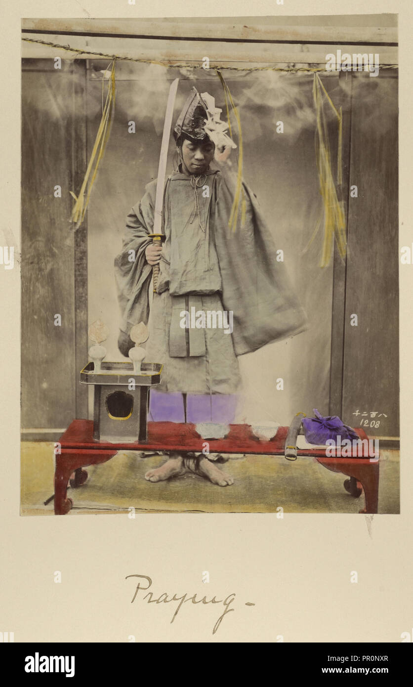 Beten; Shinichi Suzuki, Japanisch, 1835 - 1919, Japan; ca. 1873 - 1883; Hand - farbige Eiweiß silber Drucken Stockfoto