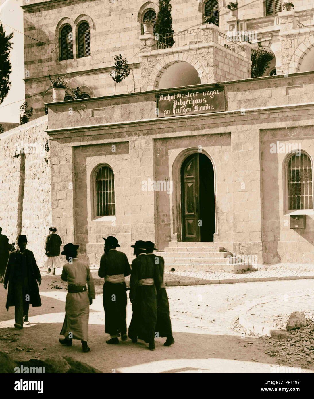 Die dritte Station des Kreuzes (rechts) und Österreichischen Hospiz (vorne) American Colony, Jerusalem. 1898, Israel Stockfoto