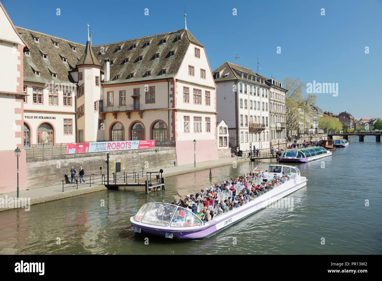 Ausflugsschiff auf der Ill, Historisches Museum, Straßburg, Elsass, Frankreich, Europa Stockfoto