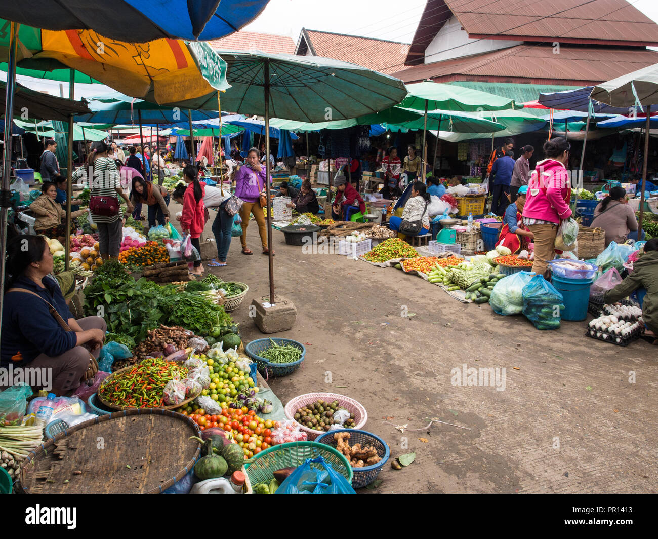 Zentrale Markt im Freien, Luang Prabang, Laos, Indochina, Südostasien, Asien Stockfoto