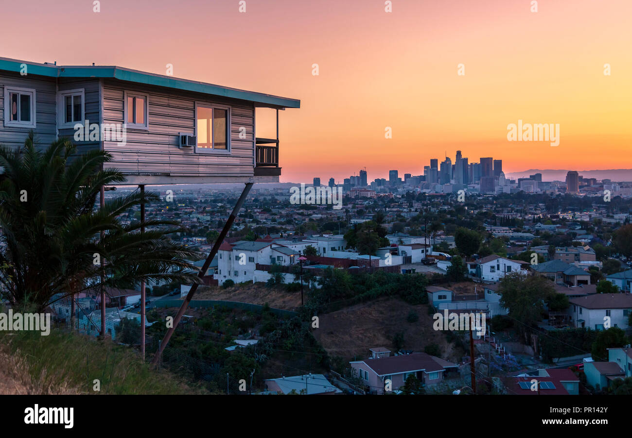 Blick auf die Skyline der Innenstadt am Goldenen Stunde, Los Angeles, Kalifornien, Vereinigte Staaten von Amerika, Nordamerika Stockfoto