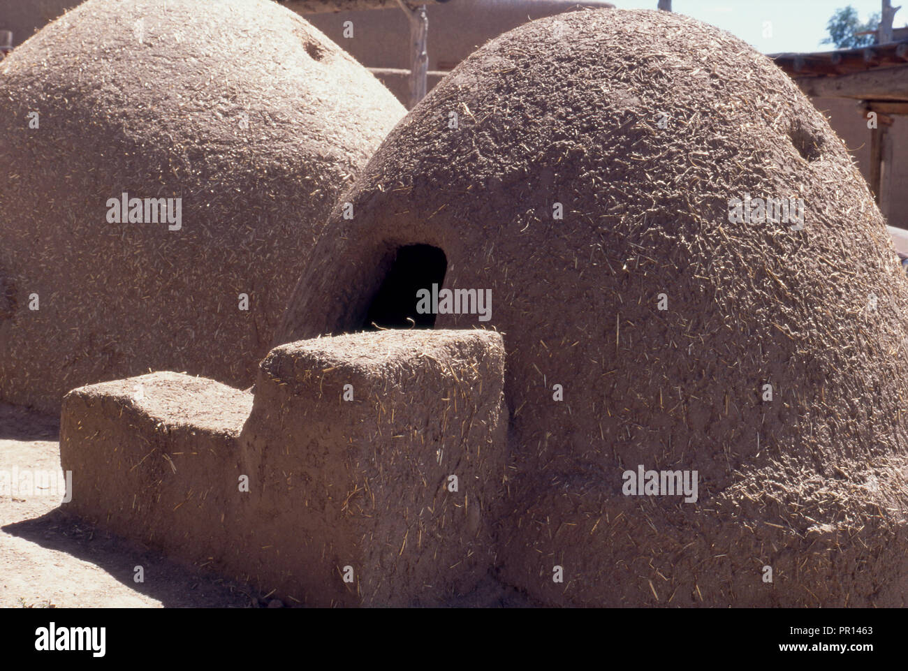Horno, Adobe outdoor Backofen der Pueblo Indianer, New Mexiko. Foto Stockfoto