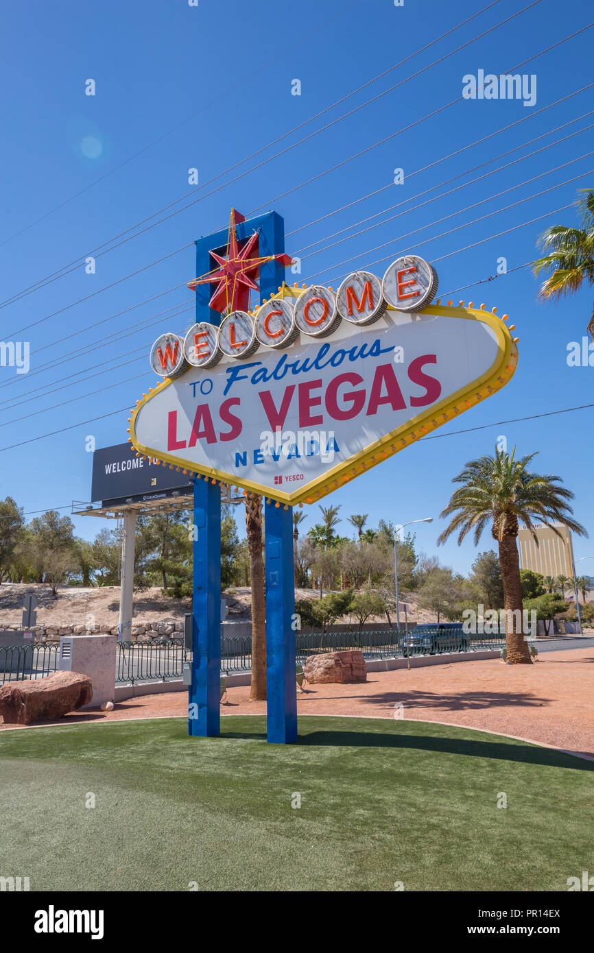 Blick auf Willkommen im fabelhaften Las Vegas Schild auf dem Strip, Las Vegas Boulevard, Las Vegas, Nevada, Vereinigte Staaten von Amerika, Nordamerika Stockfoto
